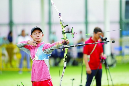 <br>          9月1日，17岁小将任沿舟在天津全运会射箭男子个人赛中为山西射落一枚银牌。本报记者 胡远嘉 摄<br><br>        