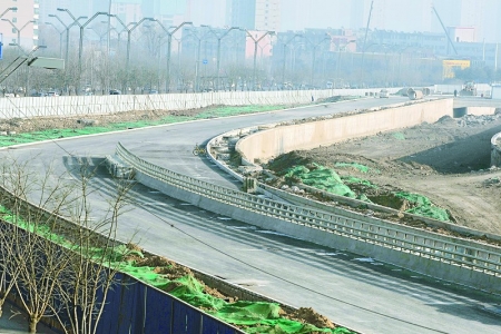 <br>          太原九院沙河改造工程部分路段已完工 本报记者 刘瑞刚 摄<br><br>        