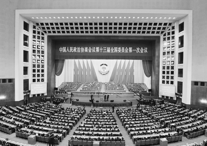 <br>              3月14日，全国政协十三届一次会议在北京人民大会堂举行第四次全体会议，选举政协第十三届全国委员会主席、副主席、秘书长和常务委员。 据新华社<br><br>        