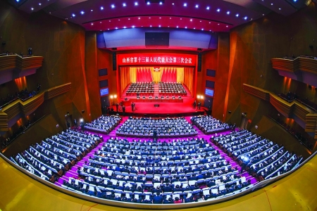 <br>          1月13日，省十三届人大三次会议在太原隆重开幕。 本报记者 胡远嘉 摄<br><br>        