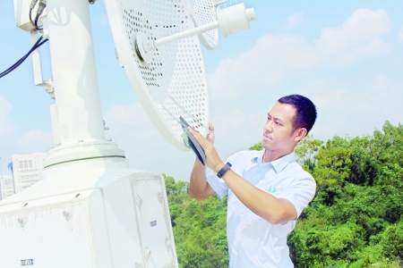 <br>          聂甲斌正在清洁雷达波瓣<br><br>    聂甲斌 山西阳泉人，1989年11月出生，中共党员。被同事们称为“很靠谱”的气象技师，为“探火任务”提供精确的雷达数据。<br><br>        