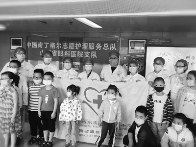 <br>          山西省眼科医院为幼儿园的孩子讲解保护视力知识 本版图片均由中国南丁格尔志愿护理服务总队山西省护理学会分队提供<br><br>        