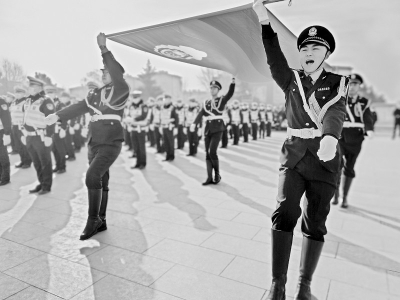 <br>          长治市公安局在举行庆祝中国人民警察节暨“百日攻坚 三大行动”报告会。<br><br>        