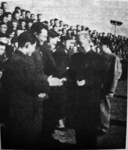 <br>              ▲1958年4月13日，周恩来同其他党和国家领导人接见中华全国青年第三次代表大会代表。<br><br>        