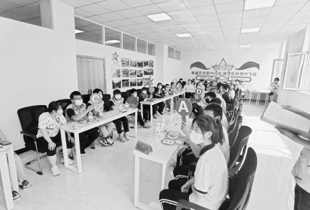 <br>          学生们沉着应对比赛 图片由团灵丘县委提供<br><br>        