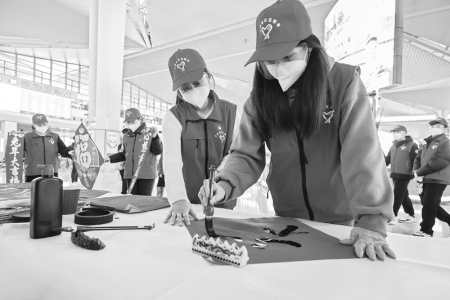 <br>          青春志愿行 温暖回家路<br>本版摄影 本报记者 胡远嘉<br><br>        