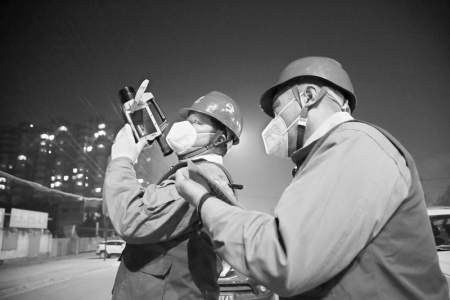 <br>          设备测温成为电力工人每晚的必行工作<br><br>        