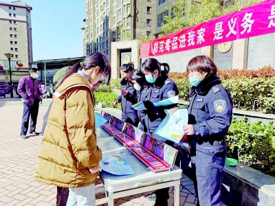 <br>          宣传活动增强了群众的自我防范意识 图片由通讯员提供<br><br>        