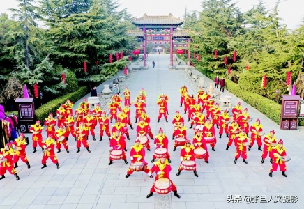 <br>          威风锣鼓<br><br>        