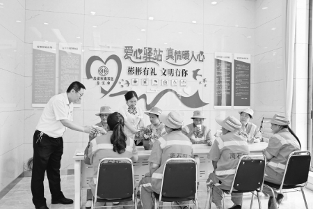 <br>          省联社系统建成户外劳动者爱心驿站2774个 图片由吕梁农商银行提供<br><br>        