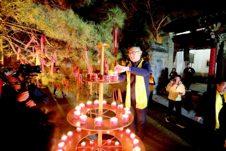           点燃灯塔祈愿幸福图片由介休张壁古堡景区提供        