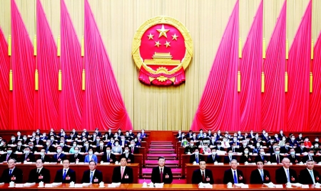 <br>          　　　　3月5日，第十四届全国人民代表大会第一次会议在北京人民大会堂开幕。党和国家领导人习近平、李克强、栗战书、汪洋、李强、王沪宁、韩正、蔡奇、丁薛祥、李希、王岐山等出席会议。 新华社记者 鞠鹏 摄<br><br>        