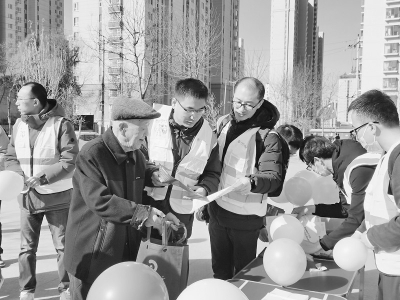           用心、用情、用力守好群众“钱袋子” 本报记者 康乐 摄        