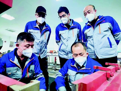 <br>          工作室成员个个都是技术能手<br><br>        