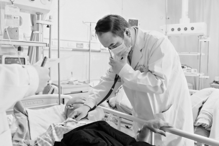 <br>          和源学有所成后回到家乡服务 图片由受访者提供<br><br>        