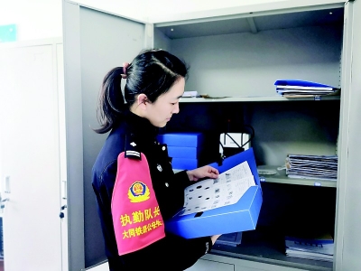 <br>          用青春为警徽增光添彩 图片由太原铁路公安局大同公安处提供<br><br>        