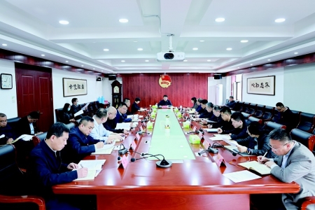           4月17日上午，团省委机关系统学习贯彻习近平新时代中国特色社会主义思想主题教育读书班开班。 本报记者 康乐 摄        