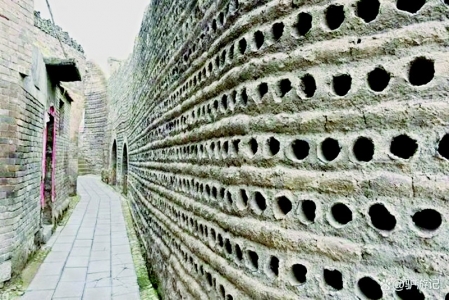           内墙大多由坩埚建成        