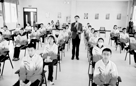 <br>          律师进行主题宣讲<br><br>        