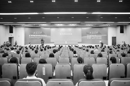           共青团山西省委书记张钧致辞 本版摄影 本报记者 胡远嘉        