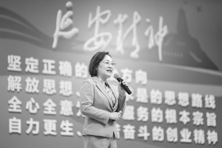           八路军太行纪念馆首席讲解员崔韶光作首场专题讲座        