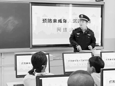           民警以案释法 图片由太原市公安局迎泽分局桥东派出所提供        