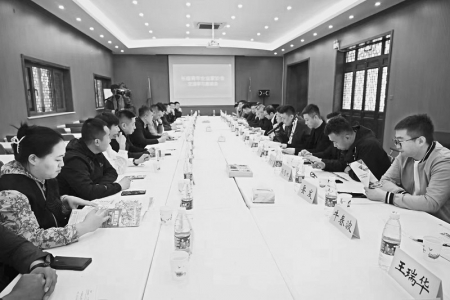 <br>          两地青年企业家共同探寻发展新路径<br><br>        