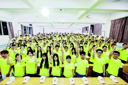 <br>          来自山西省各高校的青年志愿者将以专业的服务和饱满的热情助力太原马拉松赛 本报记者 胡远嘉 摄<br><br>        