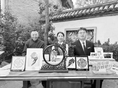          “农商银行带您逛孝义”电商直播带货现场        