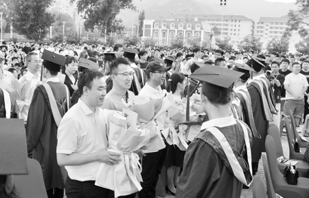 <br>          愿历尽千帆，归来仍少年。<br><br>        