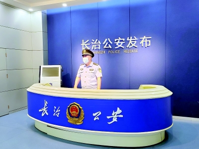 <br>          英雄默默无悔的付出，只为遵守“对人民无愧”的誓言。 本报记者 刘琴 摄<br><br>        