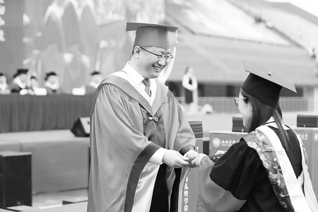           祝学子们不负韶华，勇毅前行。 图片由山西医科大学提供        