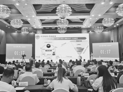 <br>          选手进行路演<br><br>        