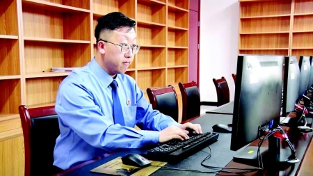           把青春倾注在热爱的事业上        