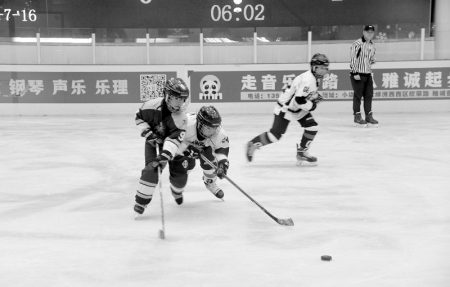 <br>          球场竞技 图片由太原市小店区融媒体中心提供<br><br>        