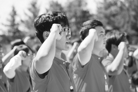 <br>          重温入党誓词 图片由太原工业学院提供<br><br>        