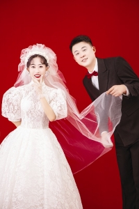 <br>          　　　　刘泽然先生与梁红艳女士于2023年7月25日（癸卯兔年 农历六月初八）正式结为夫妇！特此登报留念！<br><br>        