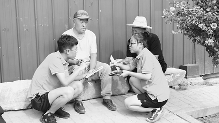 <br>          走访村民收集资料 图片由小店区融媒体中心提供<br><br>        