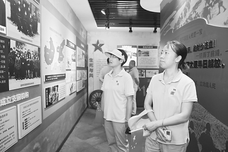 <br>          太原第二热电厂职工参观支前纪念馆 图片由太原第二热电厂提供<br><br>        