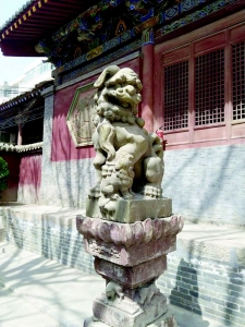 <br>          石狮栩栩如生<br><br>        