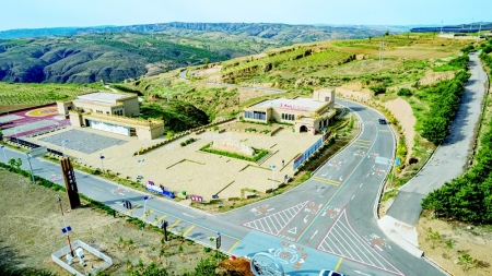 <br>          偏关·长城一号旅游公路 本版摄影 本报记者 胡远嘉<br><br>        