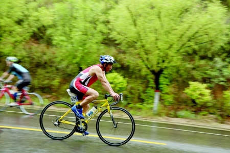 <br>          本次比赛是速度与耐力的“铁人”较量 图片由娄烦县融媒体中心提供<br><br>        