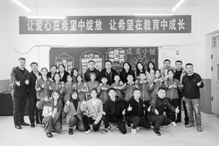 <br>          “成龙小铺”为青少年带来实实在在的福利<br><br>        
