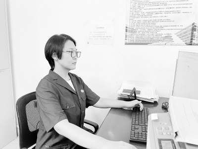           赵琪表示，要用心用情做好文书送达、庭审记录。        