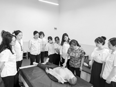 <br>          打通联系服务青年“最后一公里”<br><br>        