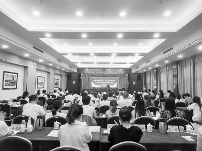 <br>          返乡大学生在实践中反哺桑梓<br><br>        