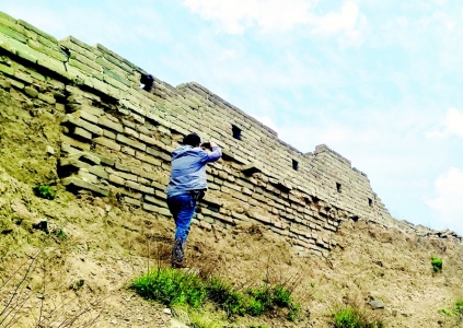 <br>          白草口长城 本报记者 卢亚 摄<br><br>        