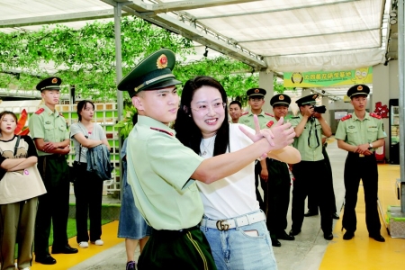 <br>          单身青年在破冰游戏环节碰撞爱的火花    本组图片均由山西省青少年事业发展中心提供<br><br>        