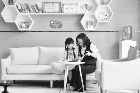 <br>          省农信社工会把关爱女职工真正落到实处 图片由省农信社提供<br><br>        