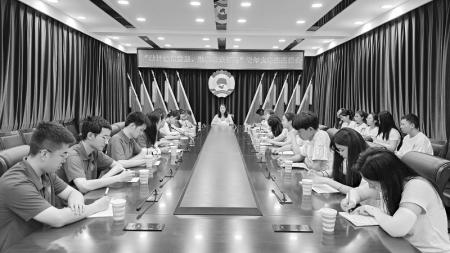 <br>          返乡大学生在实践岗位上受教育、长才干、作贡献。<br><br>        